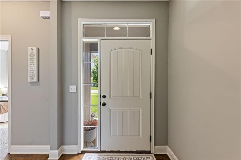 931 N Oak Terrace — photo 3
