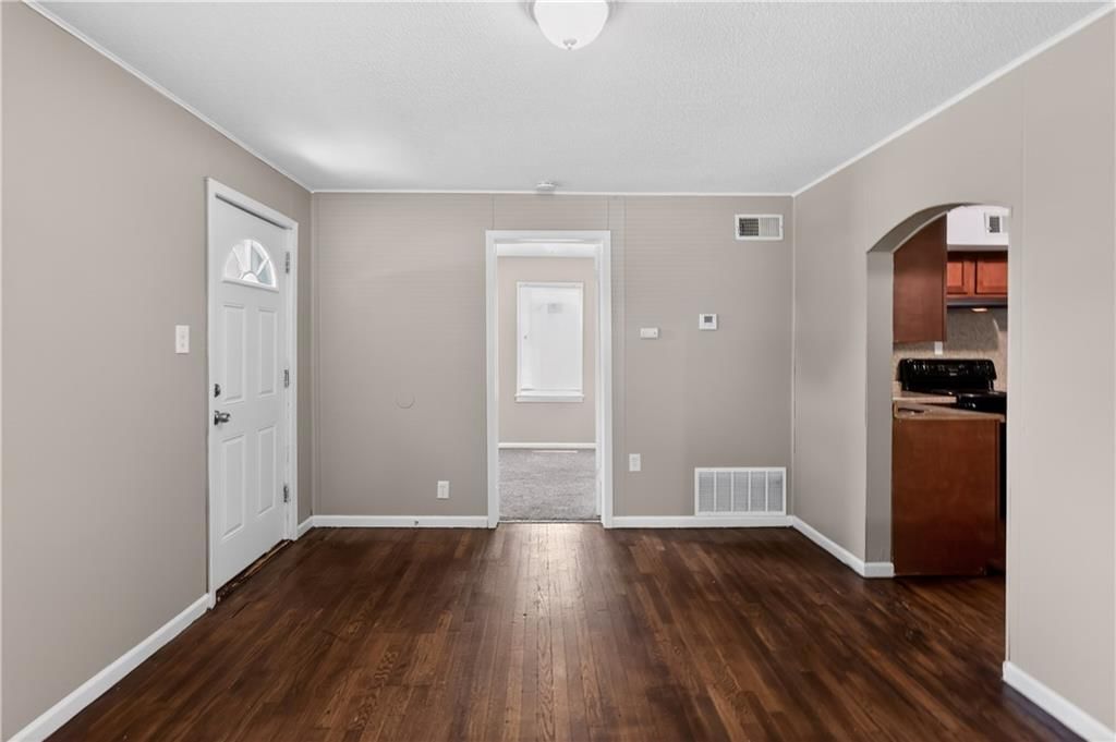 816 S Logan Avenue — photo 5