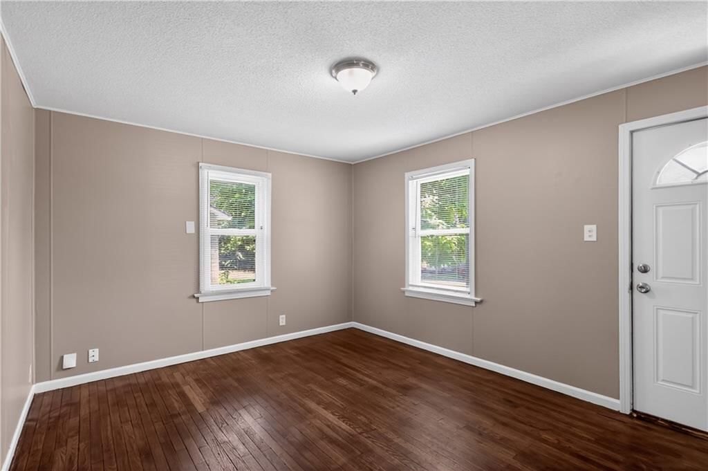 816 S Logan Avenue — photo 10