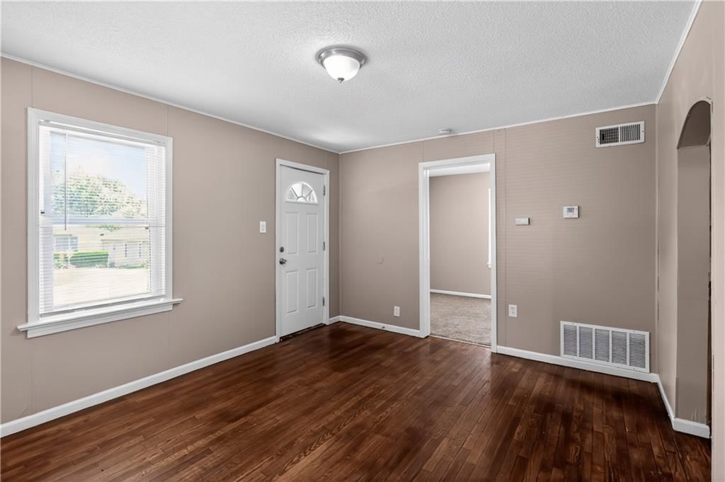 816 S Logan Avenue — photo 12