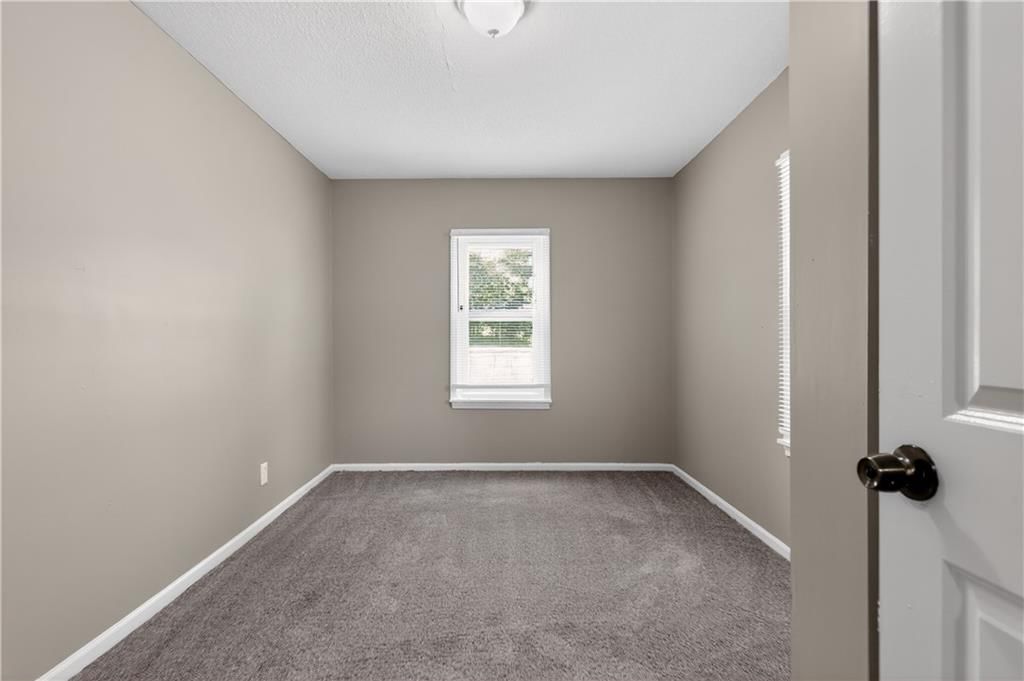 816 S Logan Avenue — photo 15