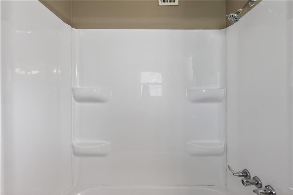 816 S Logan Avenue — photo 16