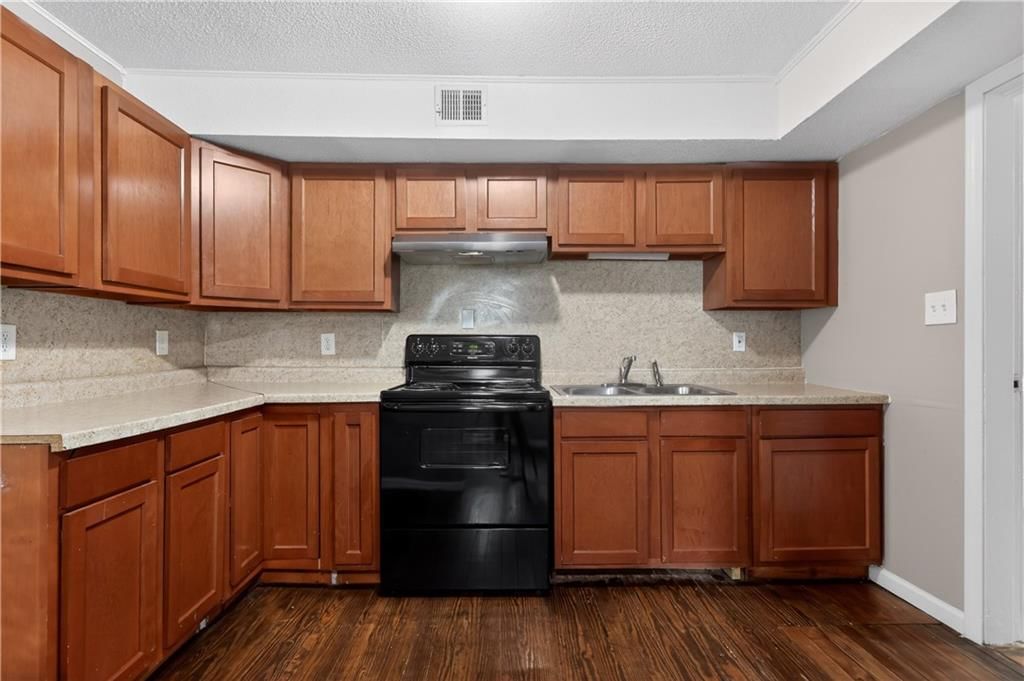816 S Logan Avenue — photo 17