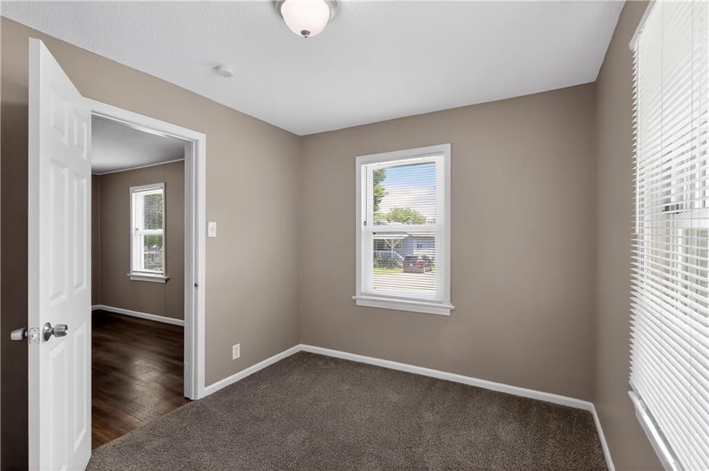 816 S Logan Avenue — photo 26