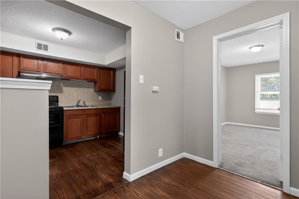 816 S Logan Avenue — photo 27