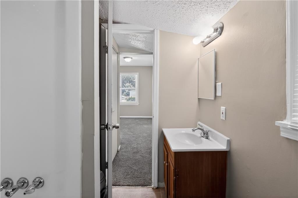 816 S Logan Avenue — photo 28