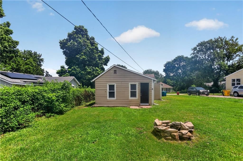 816 S Logan Avenue — photo 31