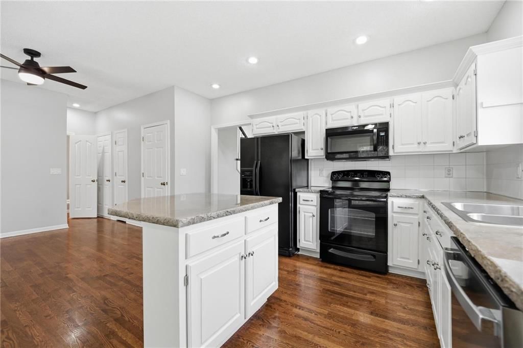 14652 W 151st Terrace — photo 9
