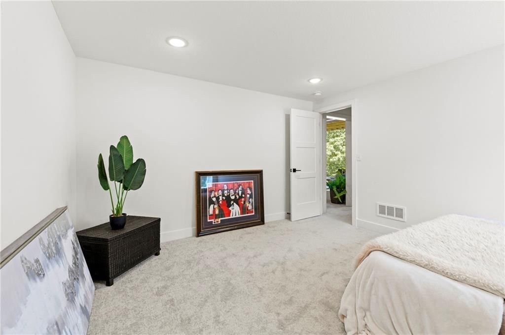 7041 N London Avenue — photo 33