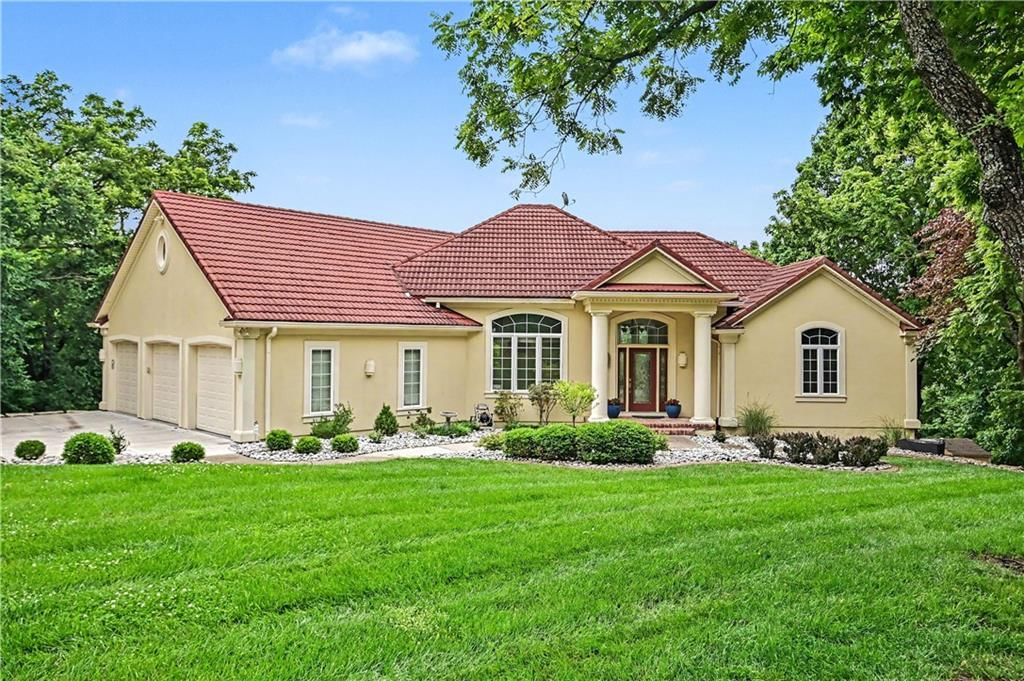 2210 SW Opossum Hollow Road, Blue Springs, MO