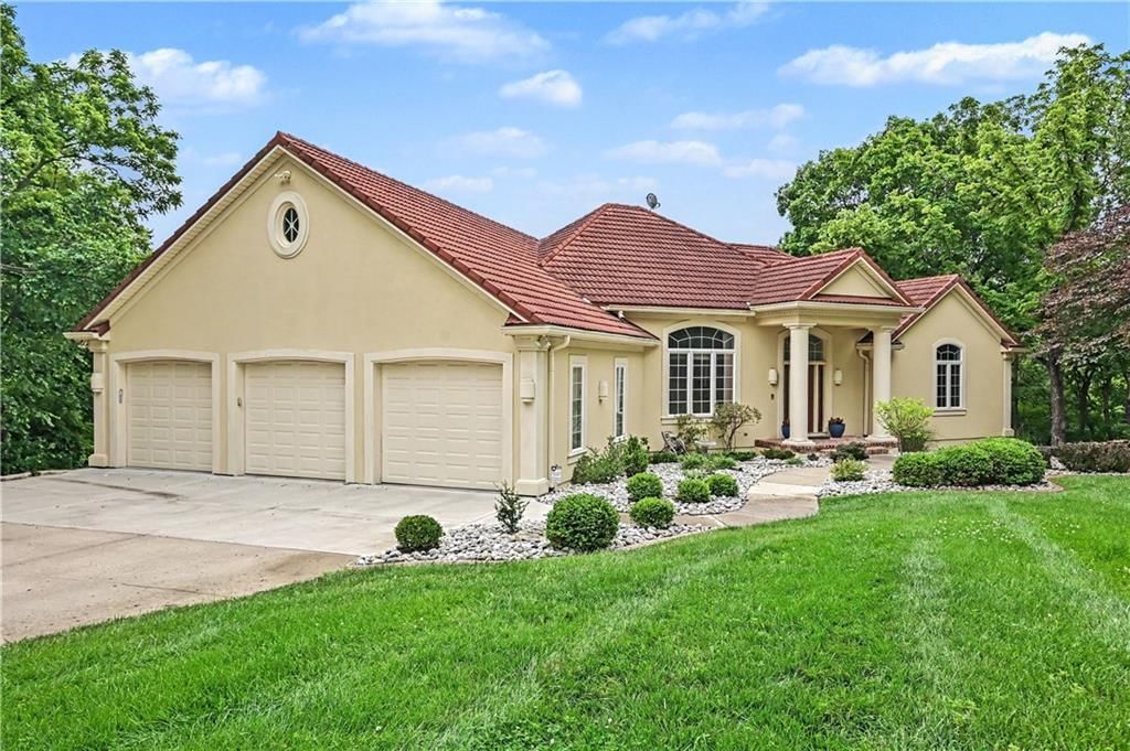 2210 SW Opossum Hollow Road — photo 4