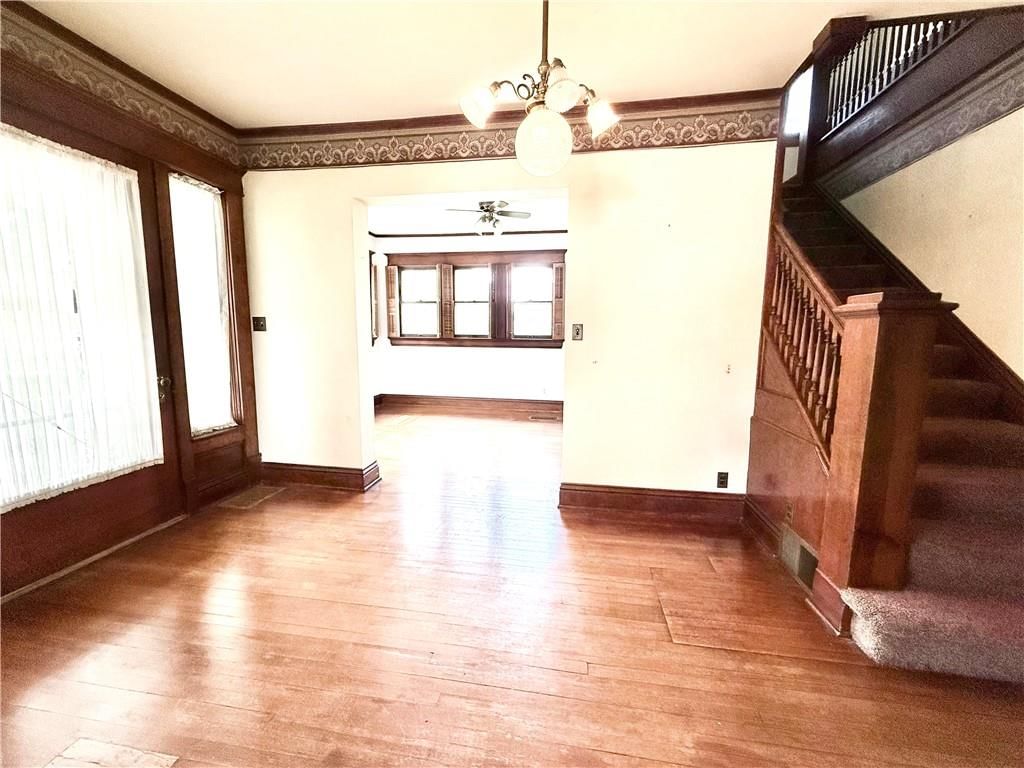 210 N Grand Avenue — photo 7