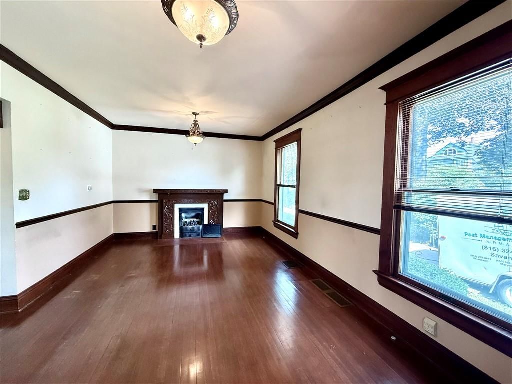 210 N Grand Avenue — photo 10