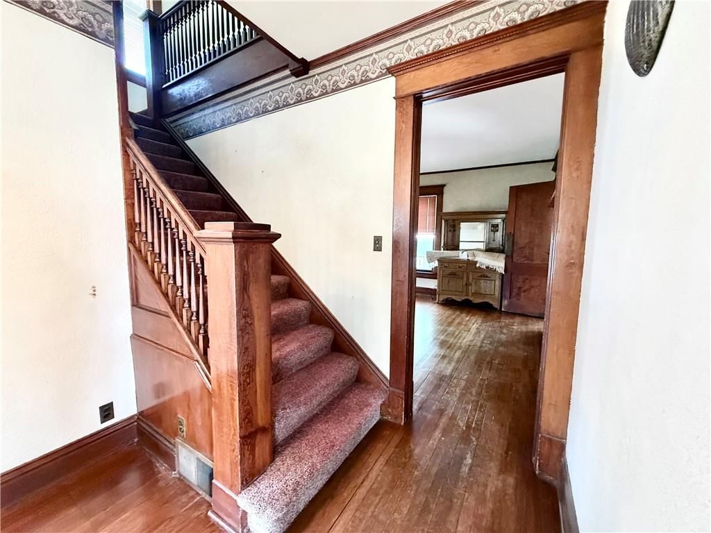 210 N Grand Avenue — photo 17
