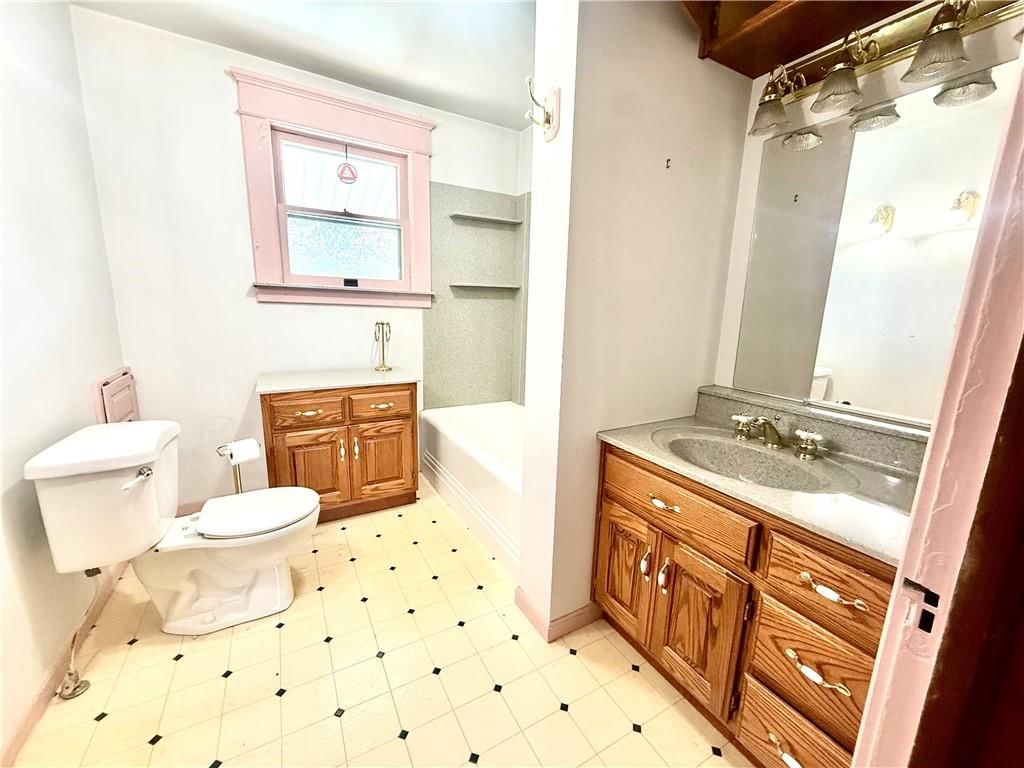210 N Grand Avenue — photo 26