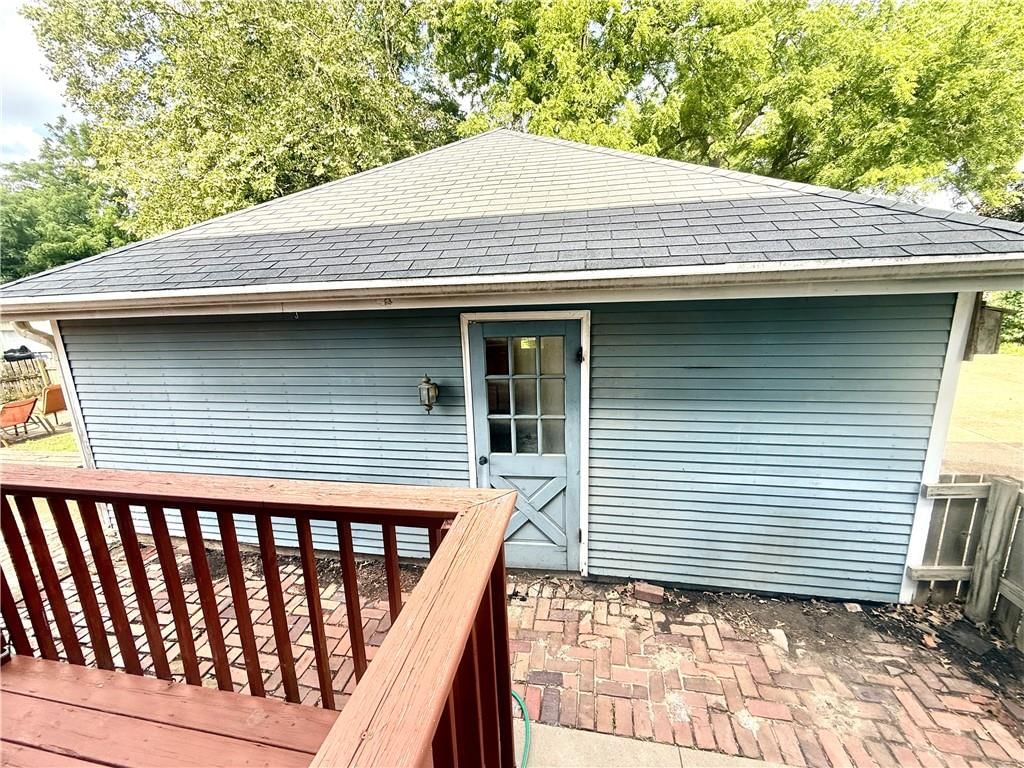 210 N Grand Avenue — photo 32