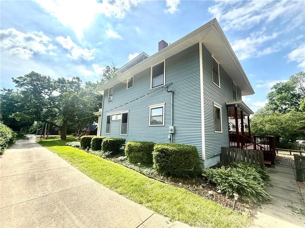 210 N Grand Avenue — photo 33