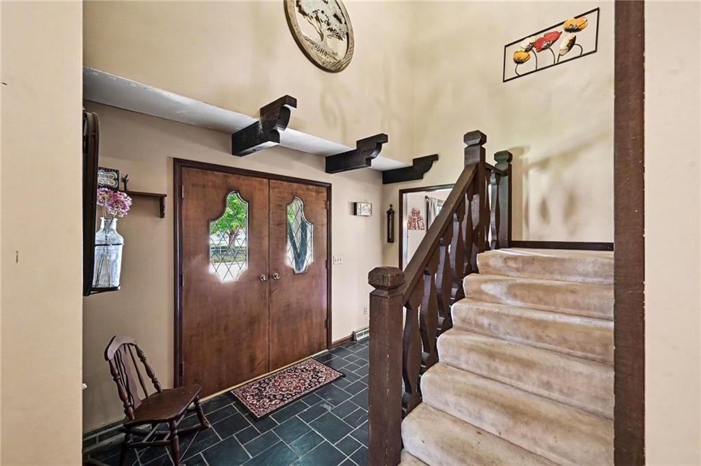 137 E Elm Street — photo 4
