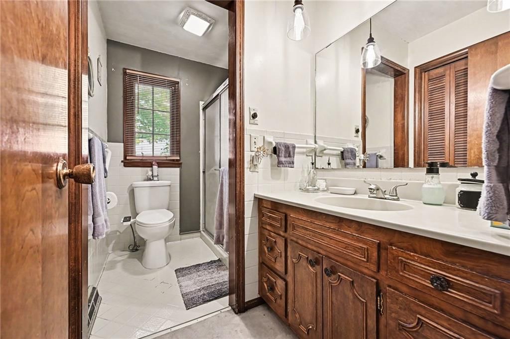137 E Elm Street — photo 13