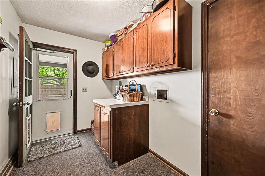 137 E Elm Street — photo 20