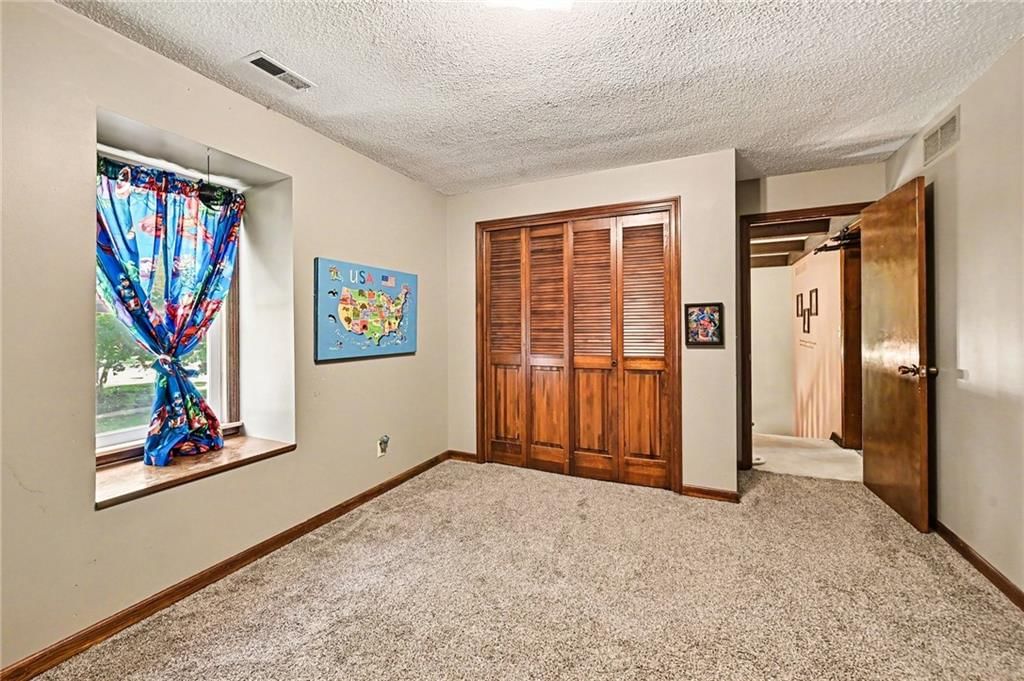 137 E Elm Street — photo 22