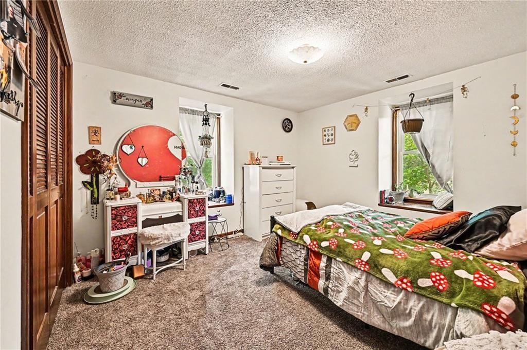 137 E Elm Street — photo 25