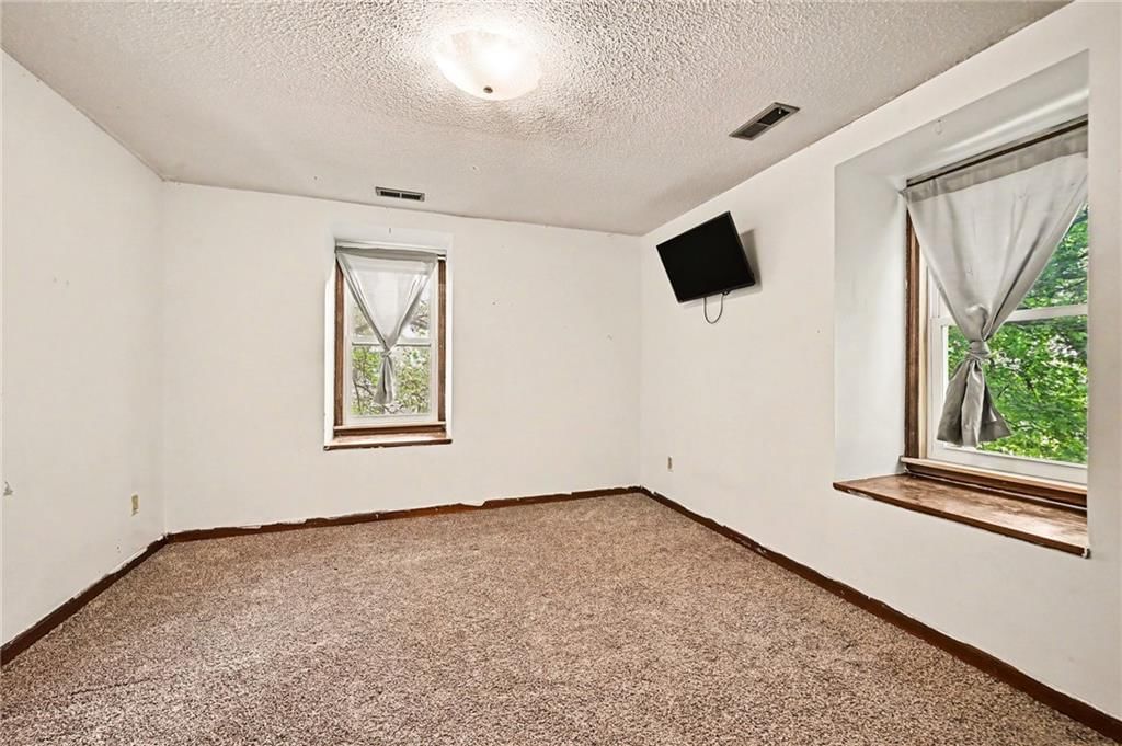 137 E Elm Street — photo 26