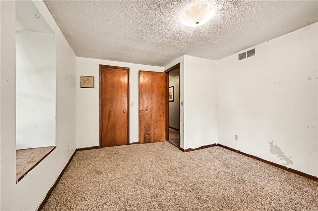137 E Elm Street — photo 27