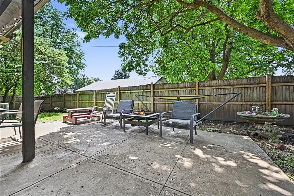 137 E Elm Street — photo 30