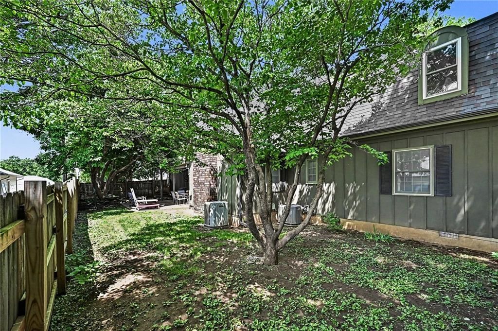 137 E Elm Street — photo 33