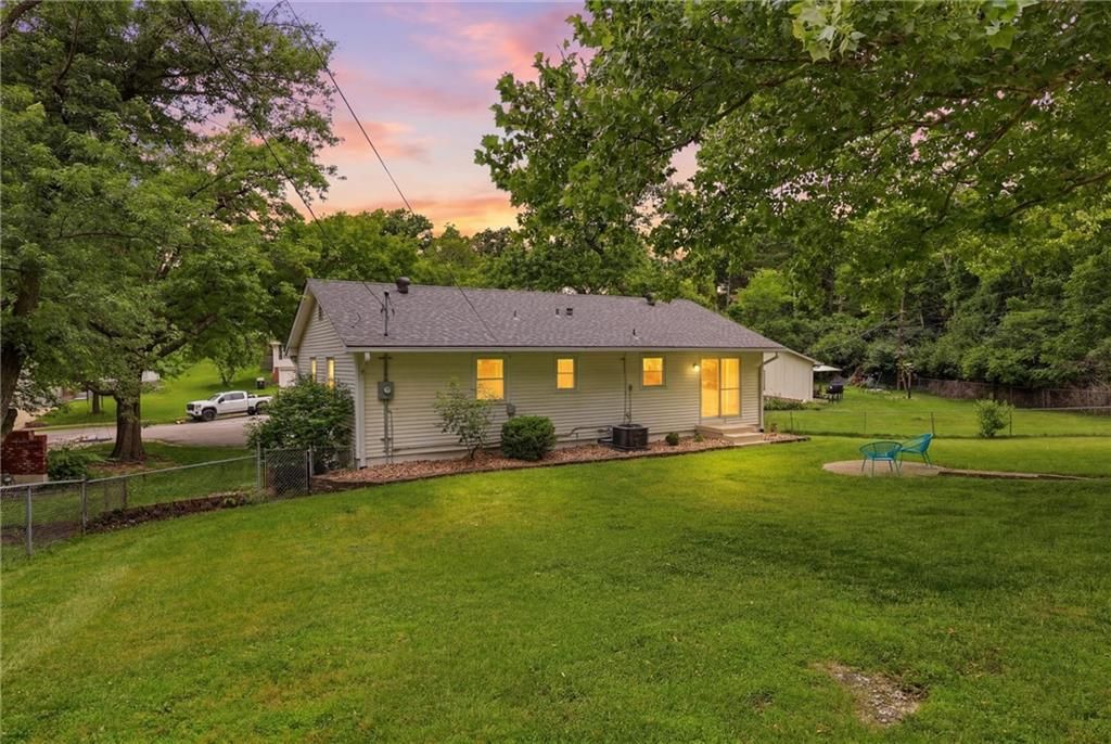 10601 Walrond Avenue — photo 2