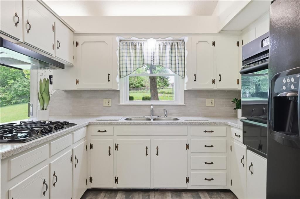 10601 Walrond Avenue — photo 13