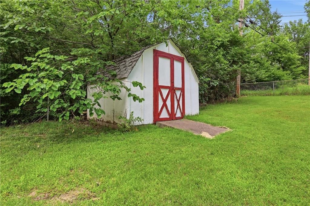 10601 Walrond Avenue — photo 32