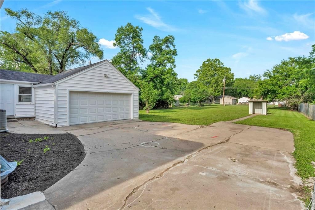 2212 SW Burnett Road — photo 30