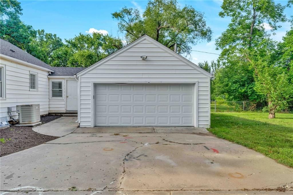 2212 SW Burnett Road — photo 31