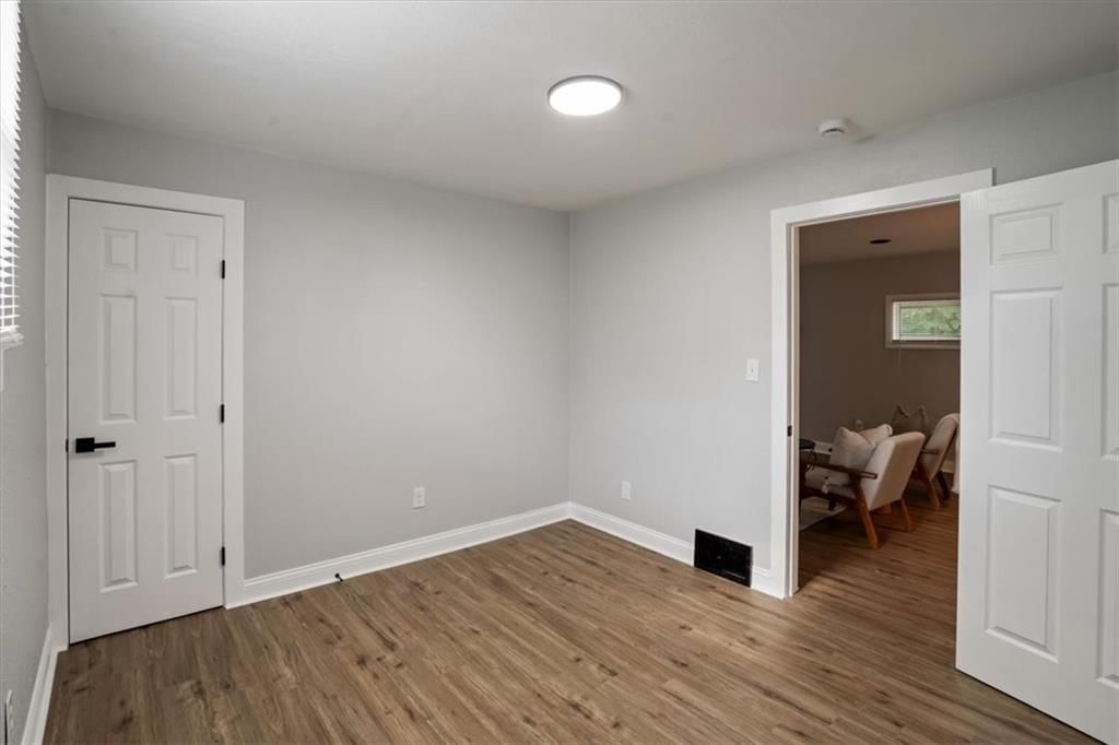 1041 Miami Avenue — photo 15
