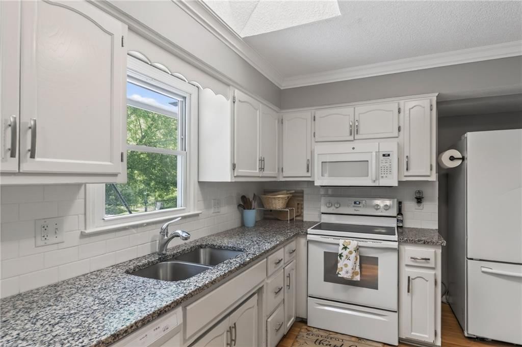 8019 N Brooklyn Avenue — photo 9