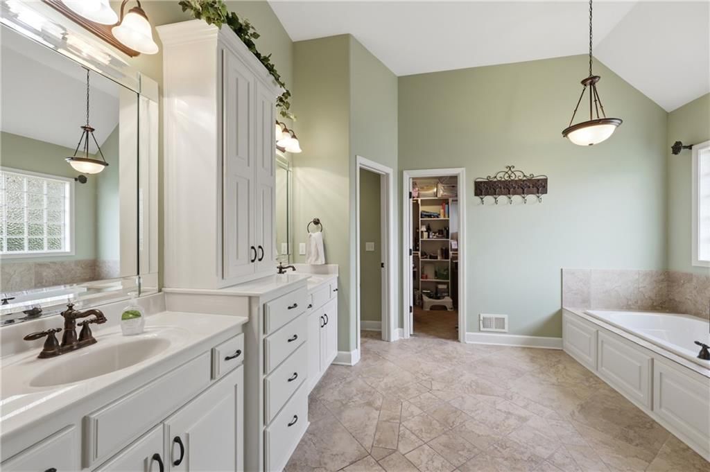 6121 N Cypress Court — photo 15