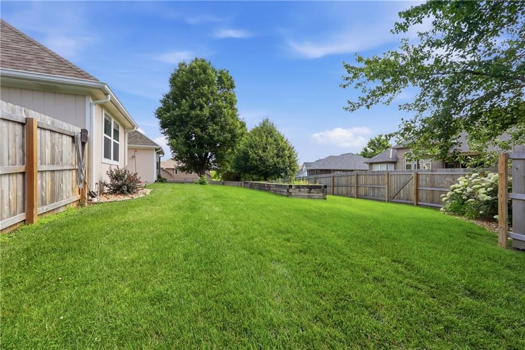 6121 N Cypress Court — photo 36