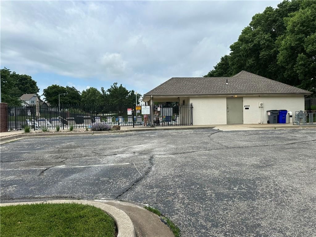 6121 N Cypress Court — photo 39