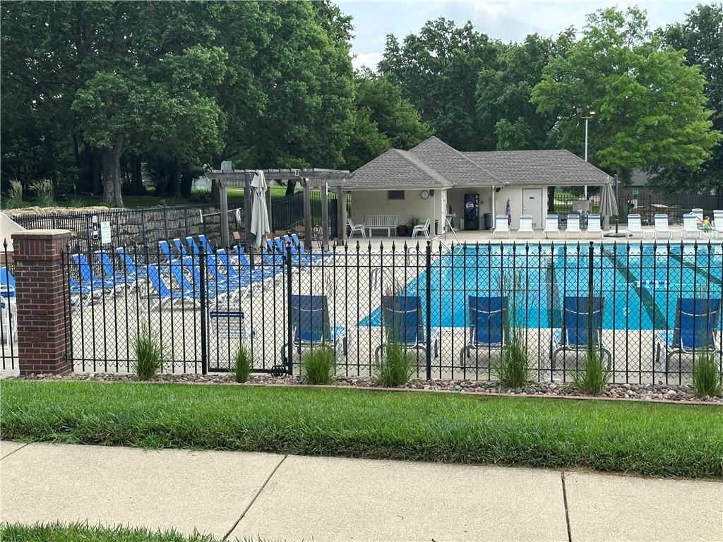 6121 N Cypress Court — photo 41