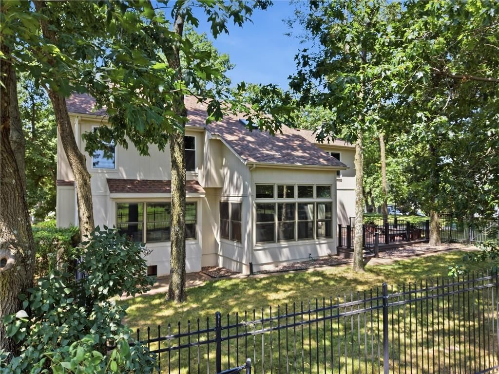3301 N 110th Street — photo 39