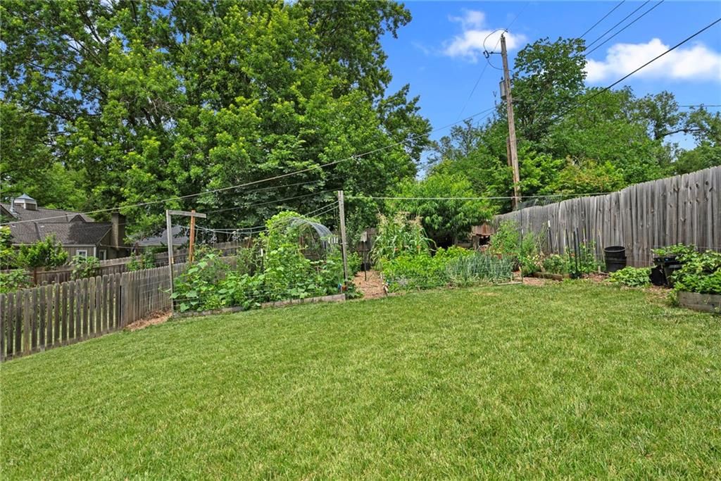9627 Windsor Street — photo 25