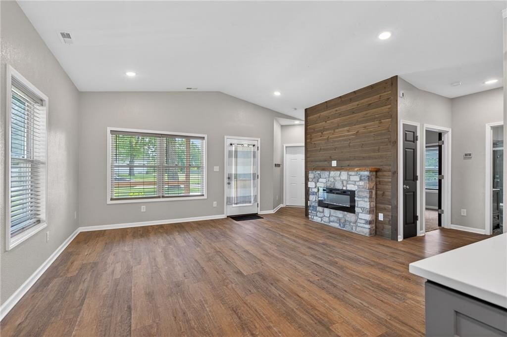606 Retan Avenue — photo 6