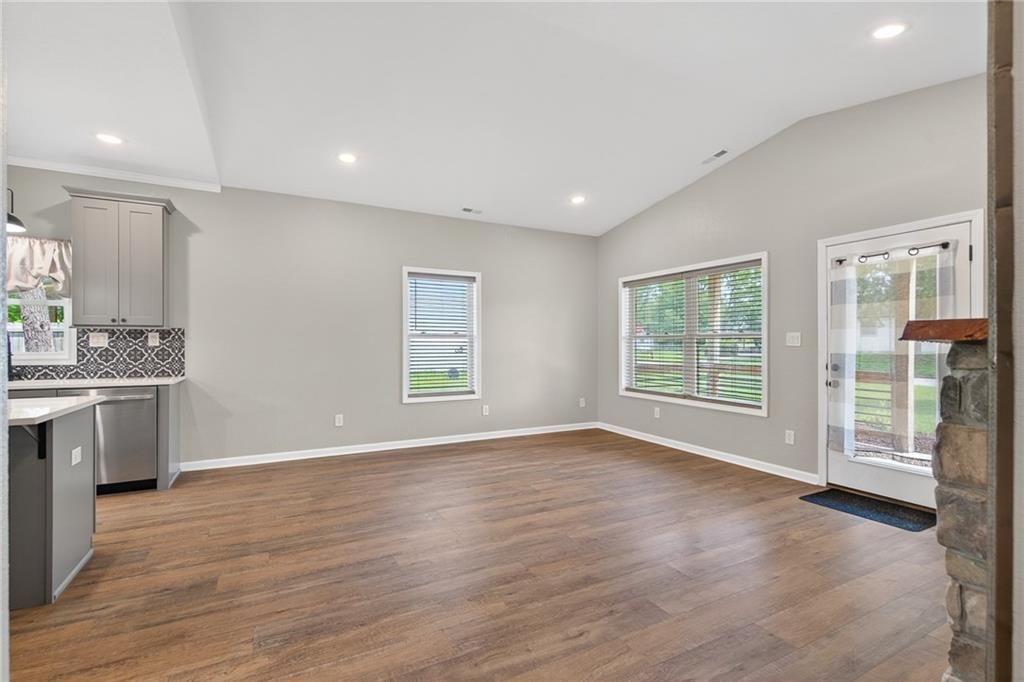 606 Retan Avenue — photo 8