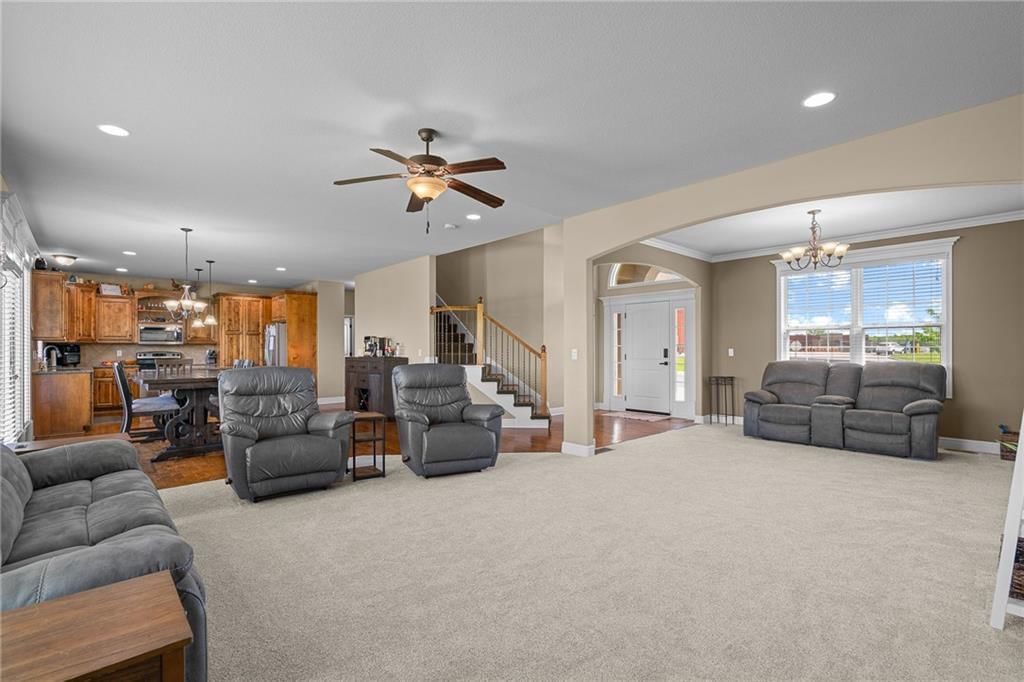 1518 Creekmoor Drive — photo 2