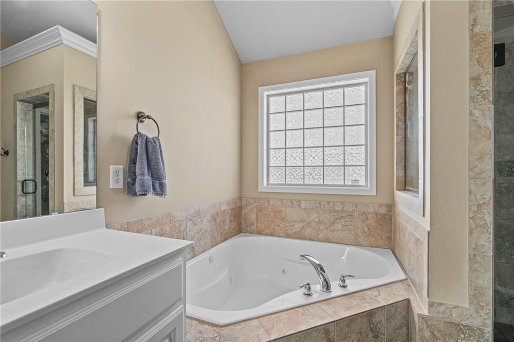 1518 Creekmoor Drive — photo 11