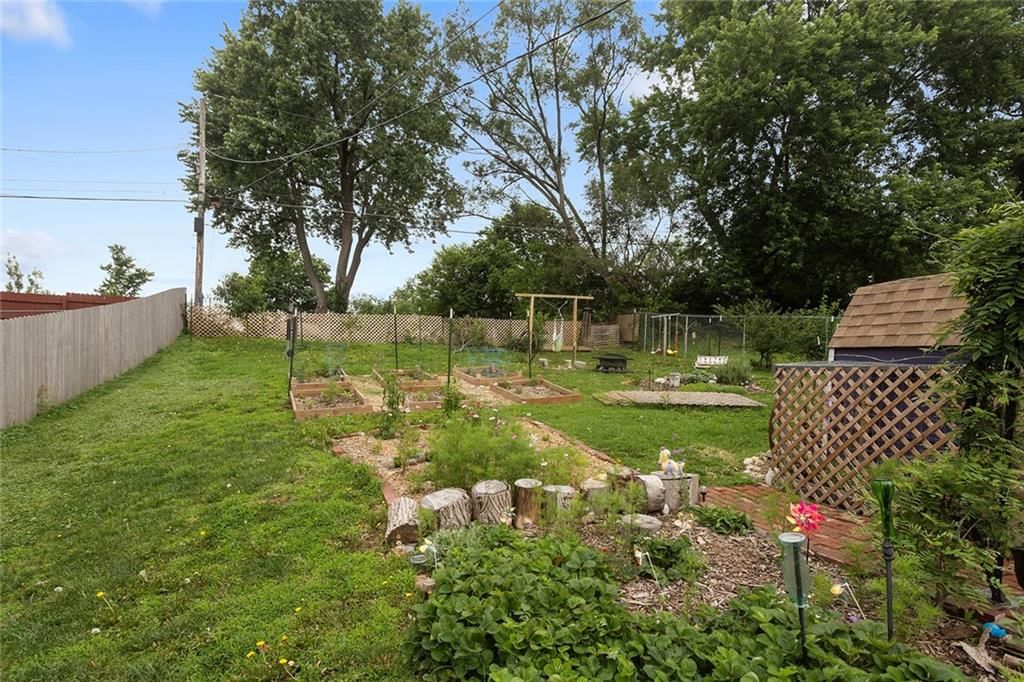 3622 NE Cypress Drive — photo 32