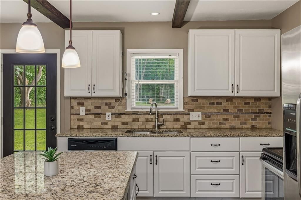 605 W Cedar Street — photo 14