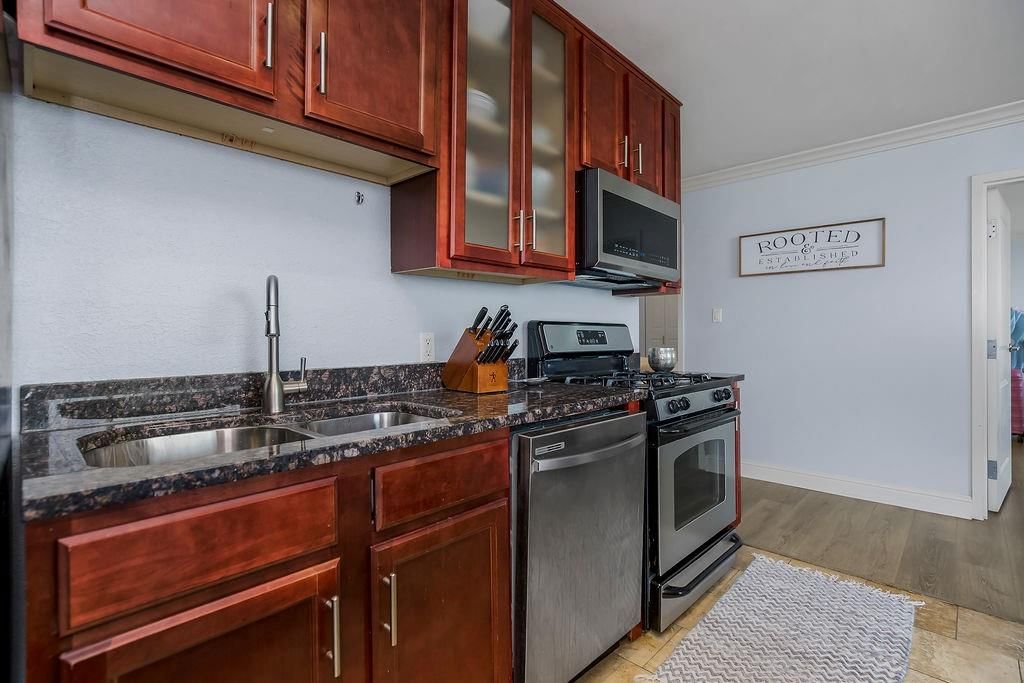 700 E 8th Street — photo 16